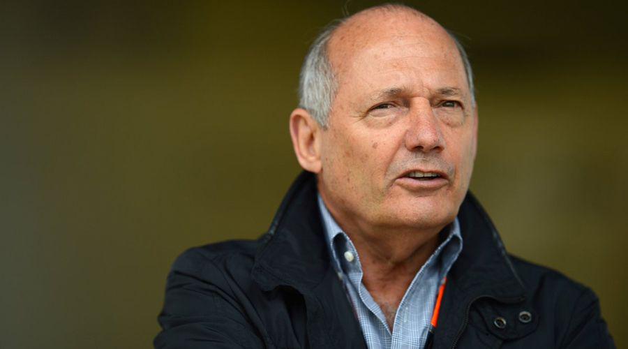 Ron Dennis y David Beckham casi a las pintildeas