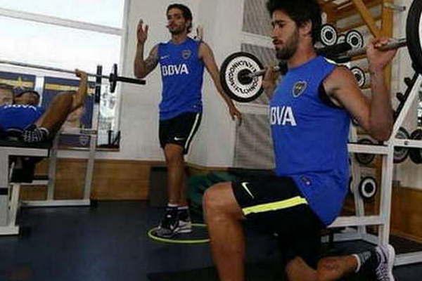 Sin Carlos Teacutevez y a la espera de los refuerzos