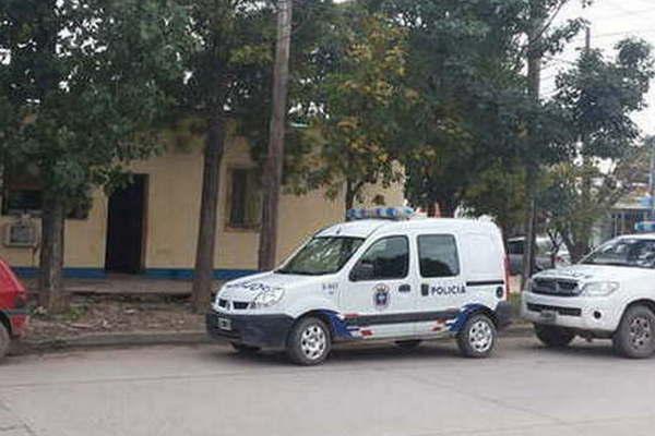 Una mujer amenazoacute con un cuchillo a su ex porque quiere llevarse a su hijo