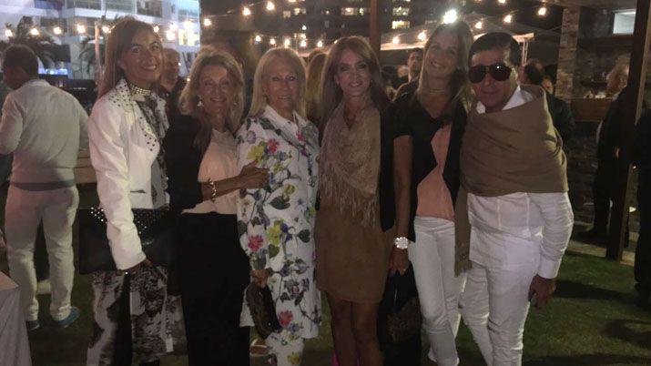 Santiaguentildeos presentes en el desfile de Di Domenico en Punta del Este