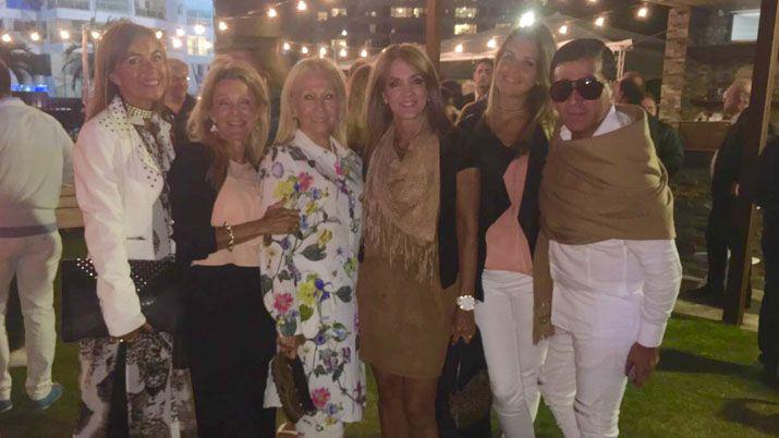 Santiaguentildeos presentes en el desfile de Di Domenico en Punta del Este