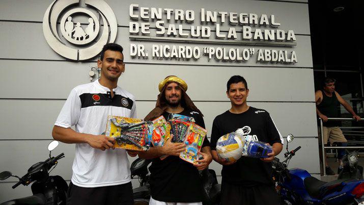 Los Reyes Magos del Negro sorprendieron a los chicos internados en el Hospital de La Banda