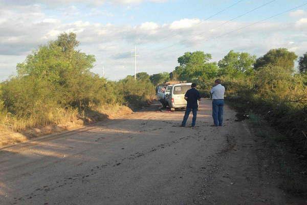 Choque frontal entre dos camionetas se cobroacute una vida