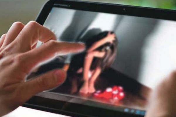 Investigan a los usuarios que compartieron un video de abuso sexual infantil en Facebook
