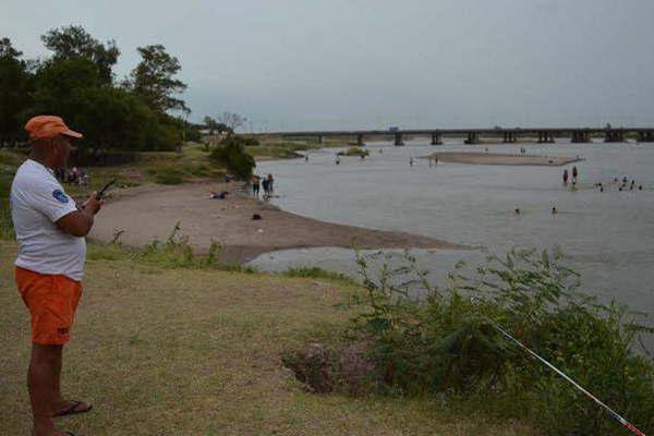 Con un amplio operativo el GER refuerza la seguridad en el riacuteo Dulce para evitar accident