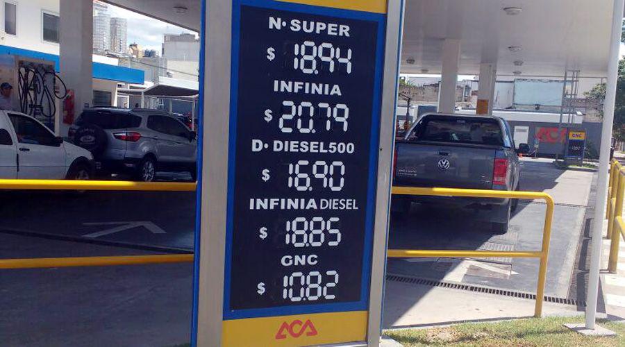 Es inminente la suba en combustibles y el litro de suacuteper en Santiago llegaraacute a  2045