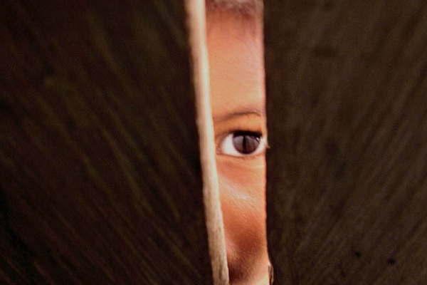 Nintildeo de 12 antildeos ultrajoacute sexualmente a otro de apenas 5