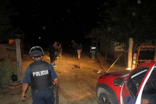 Amarroacute a su ex con una bufanda a la cama y la abusoacute sexualmente