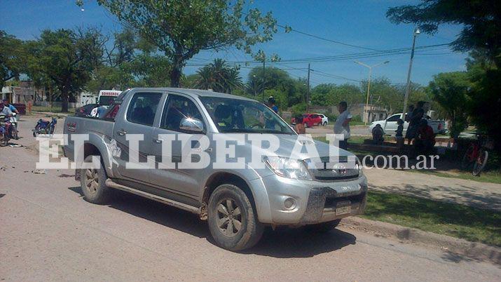 Añatuya- mujer herida en fuerte colisión entre camioneta y moto