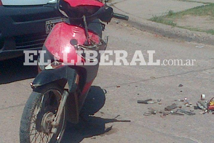 Antildeatuya- mujer herida en fuerte colisioacuten entre camioneta y moto