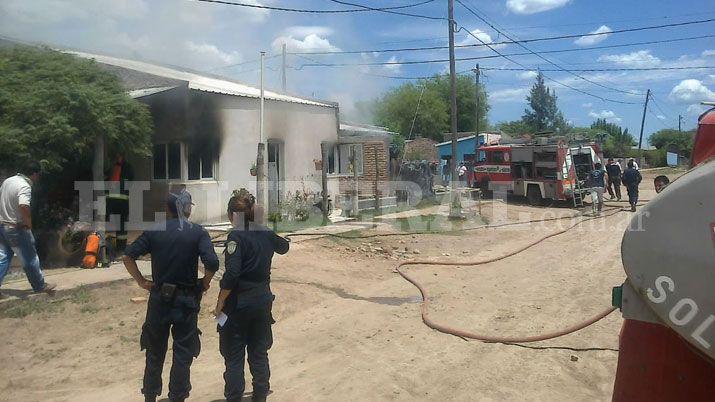 Bomberos sofocaron el incendio en una vivienda de Antildeatuya