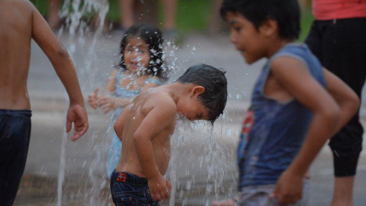 Insoportable calor en Santiago con sensacioacuten teacutermica de maacutes de 47deg