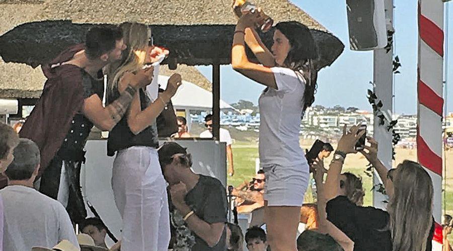 Se va el sol y la fiesta comienza en los paradores de Punta del Este