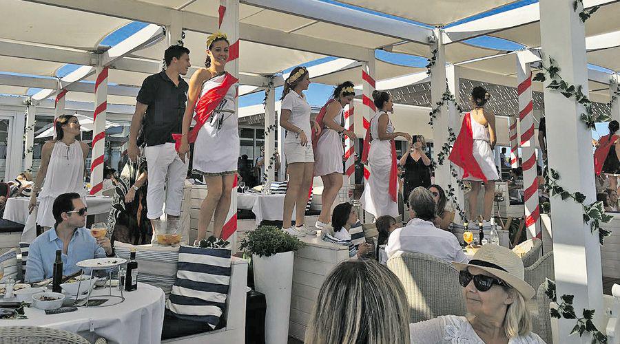 Se va el sol y la fiesta comienza en los paradores de Punta del Este