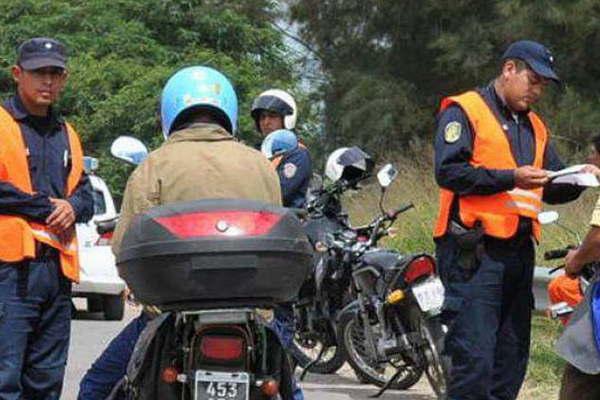 Cerca de 11000 vehiacuteculos fueron retenidos por diversas infracciones en el antildeo 2016