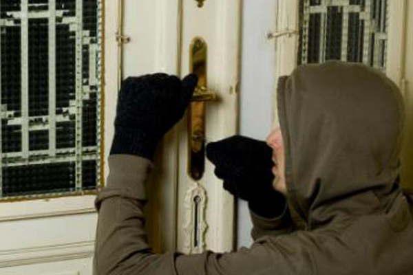 Madre llevoacute a su hijo a devolver  10000 que roboacute a cordobeacutes