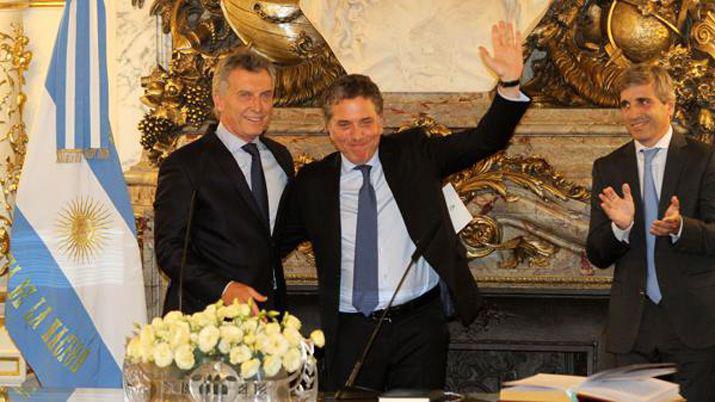 Luis Caputo y Nicol�s Dujovne asumieron oficialmente como Ministros
