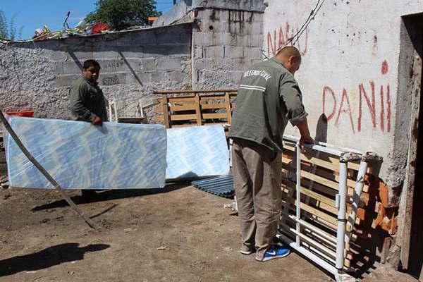 Asisten a familias con peligro de derrumbe en sus hogares