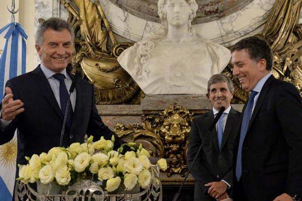 Macri tomoacute juramento a Dujovne y Caputo como ministros de Hacienda  y de Finanzas de Nacioacuten