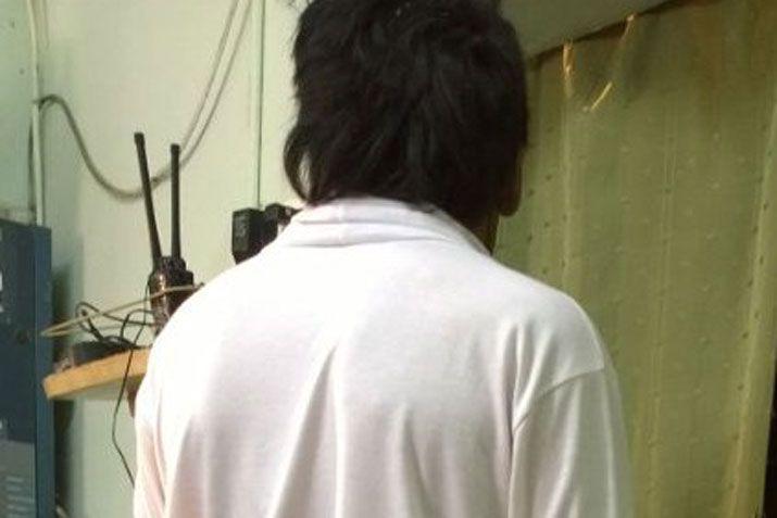 Detienen a un joven que asaltaba a transeuacutentes con un cuchillo