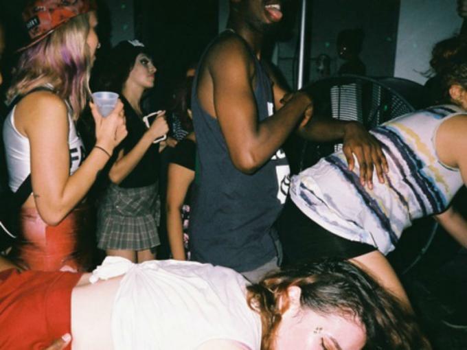 El peligroso juego sexual de moda entre los adolescentes