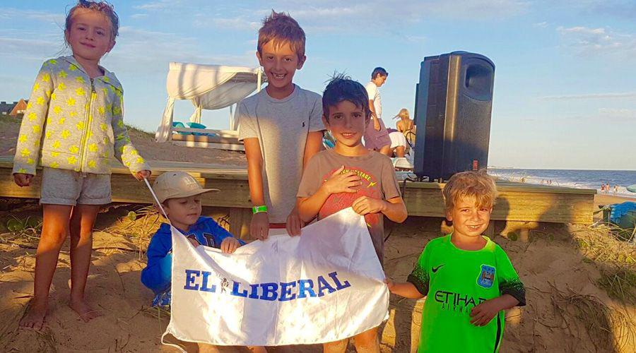 Los argentinos disfrutan de las vacaciones en las playas estentildeas
