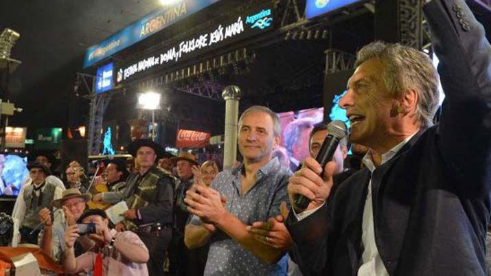 Macri fue al festival de Jesuacutes Mariacutea y recitoacute con un payador