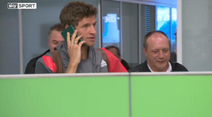 La hilarante teacutecnica de Thomas Muumlller para evitar a los periodistas