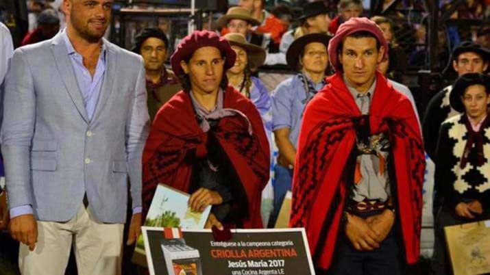 Mujer ganoacute jineteada en Jesuacutes Mariacutea y la premiaron con una cocina