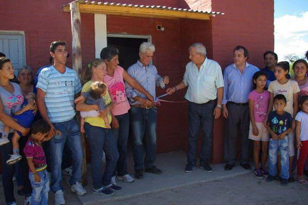 Vecinos de Jimeacutenez y Pellegrini recibieron nuevas viviendas