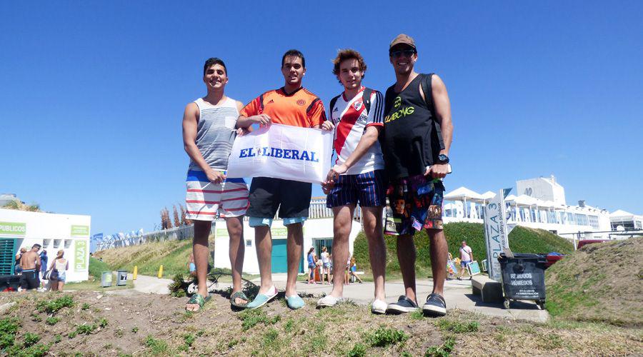Los santiaguentildeos disfrutaron del claacutesico Boca-River en la playa