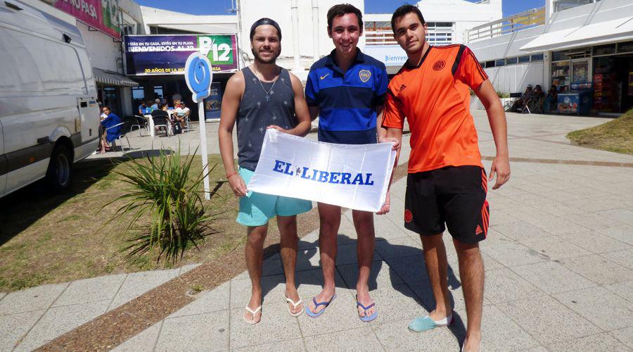 Los santiaguentildeos disfrutaron del claacutesico Boca-River en la playa