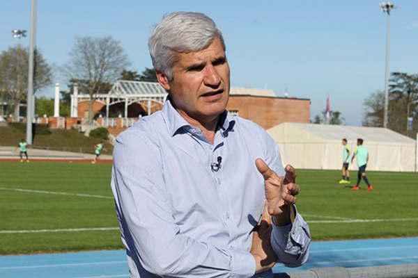 Echaron de su cargo a dirigente que criticoacute a Messi 