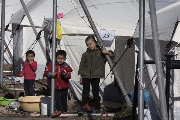 Al menos 25800 nintildeos llegaron solos a las costas de Italia