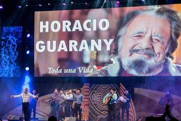 Los artistas santiaguentildeos despiden al verdadero cantor del pueblo  