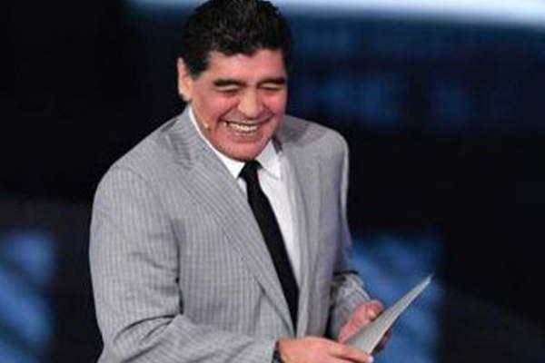 Diego Armando Maradona recibiraacute un homenaje