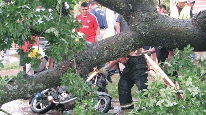 Fuerte tormenta en Yuchaacuten ocasionoacute voladuras de techos en tres casas