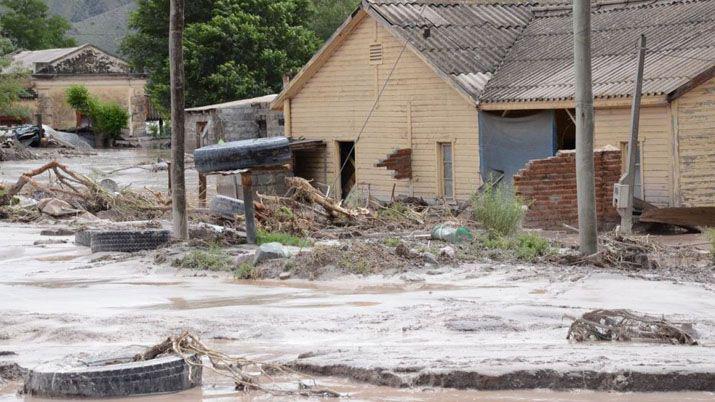 Hallan muertos a madre e hijo y ya son cuatro los decesos por el alud