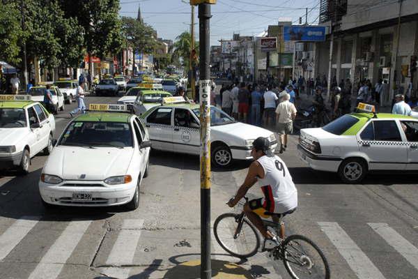 Taxistas quieren ahora un aumento del 50-en-porciento- de la tarifa 