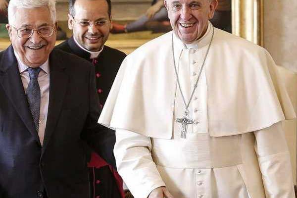 El papa Francisco recibioacute al presidente palestino 
