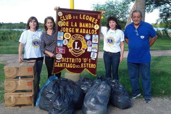 El Club de Leones La Banda Dr Jorge W Abalos entregoacute donaciones para Jujuy