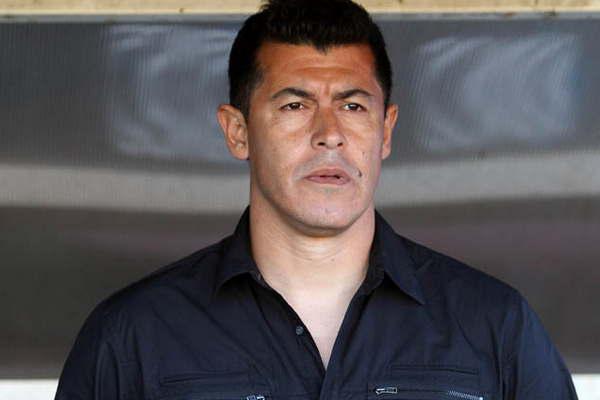 Jorge Almiroacuten se quejoacute por la falta de refuerzos