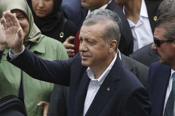 Turquiacutea aproboacute una reforma que le otorga maacutes poder  al presidente Erdogan