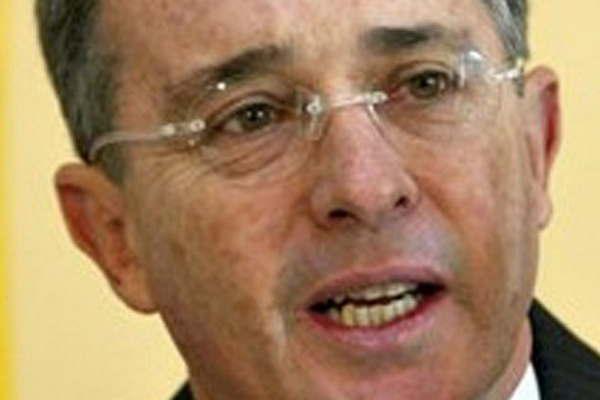 Uribe  denuncioacute que el ELN extorsiona