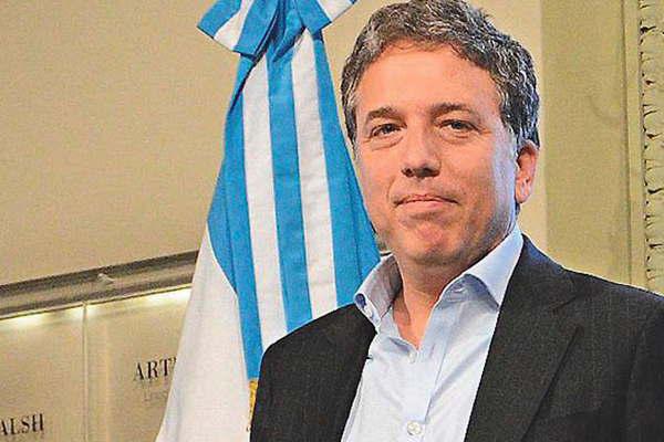 Dujovne encabeza una comitiva en busca de atraer nuevas inversiones