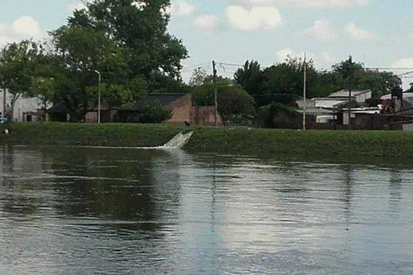 Inundaciones- en Pergamino y  San Nicolaacutes ya hay 380 evacuados