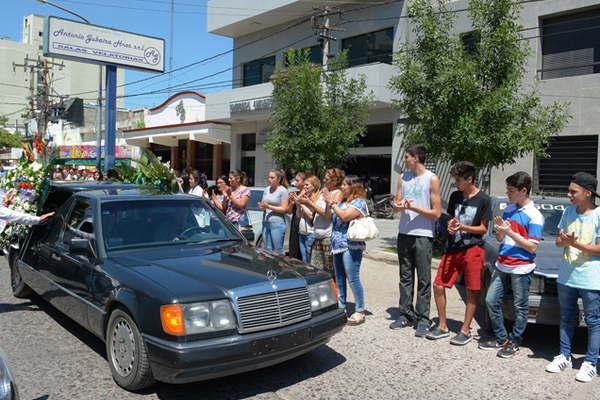 Desgarrador uacuteltimo adioacutes a Candela Osorio despueacutes del traacutegico accidente sobre ruta 9