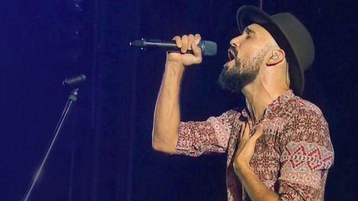 Abel Pintos cerroacute el Festival del Pescador ante 23000 personas