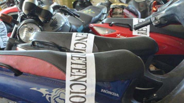 Mujer quiso prenderse fuego si no le entregaban la moto a su nieto