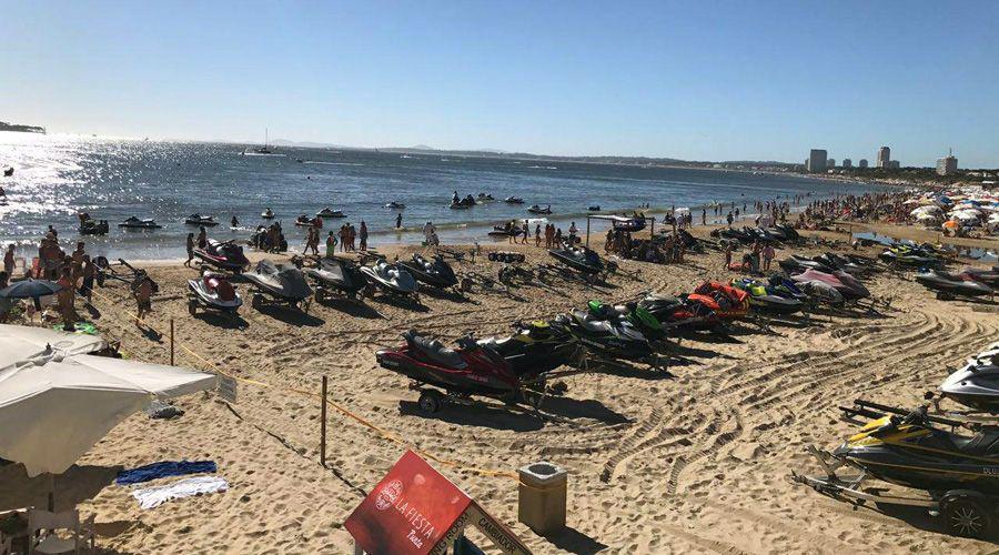 El OVO Beach sigue siendo el parador preferido de los veraneantes de Punta